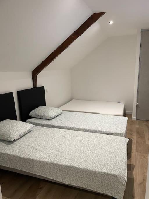 Magnifique Corps De Ferme Renove Avec Jacuzzi Hillion Exterior foto